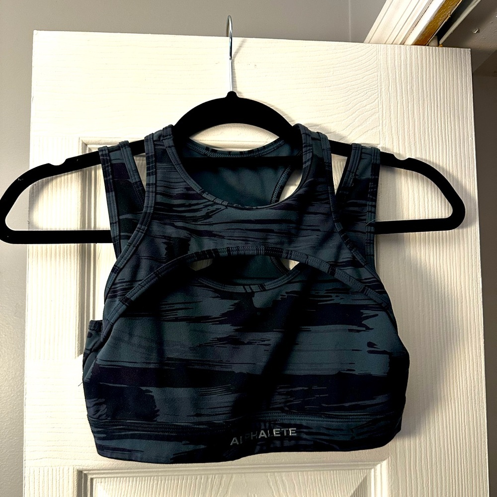 Alphalete Surface Keyhole Bra - Small